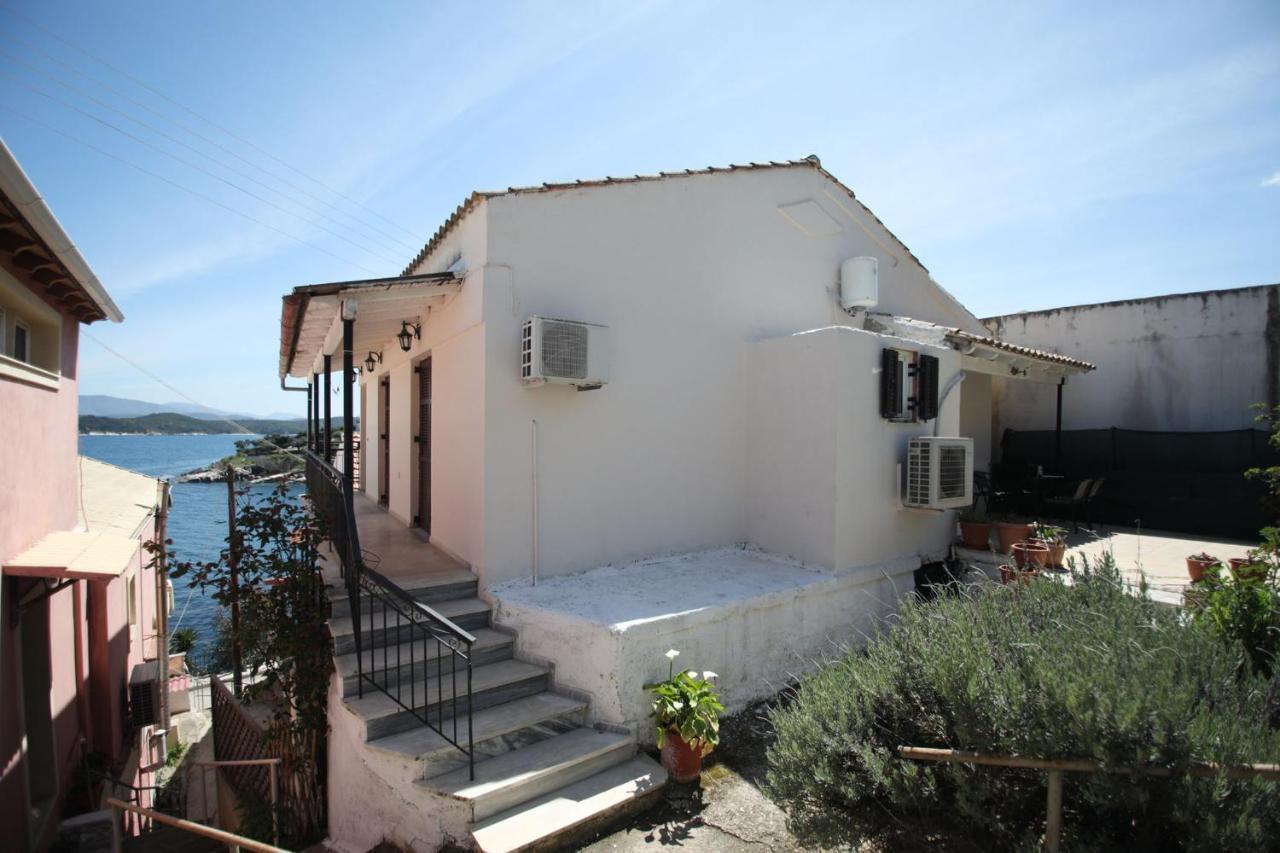 Gabriela'S Seaside House Villa Kassiopi Exterior photo