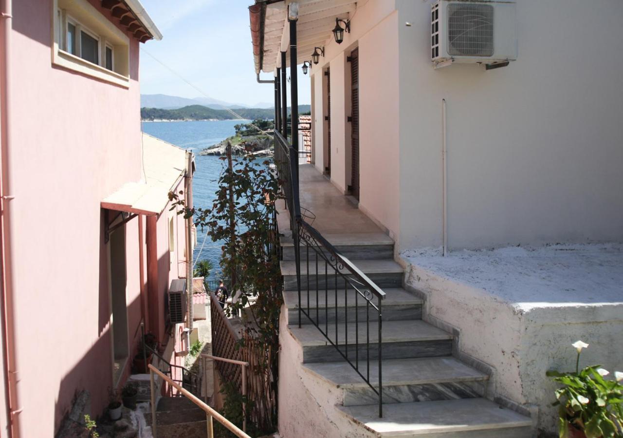 Gabriela'S Seaside House Villa Kassiopi Exterior photo